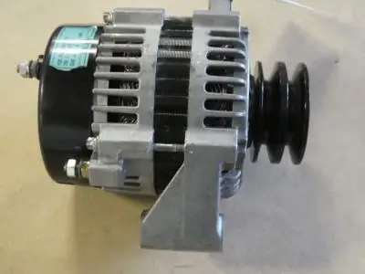 Dynamo 12 Volt, 70 Ah. met poelie (ruil)