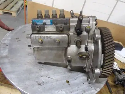 Ford brandstofpomp tbv motor 2711