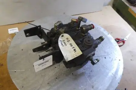 Ventielenblok, 3-ventielen Hyster H 2.00 XM D001-E001