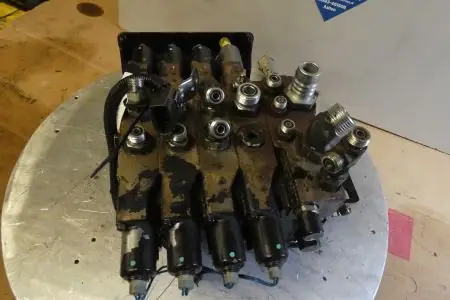 Hydraulic contol 4 valv Yale 35 VX