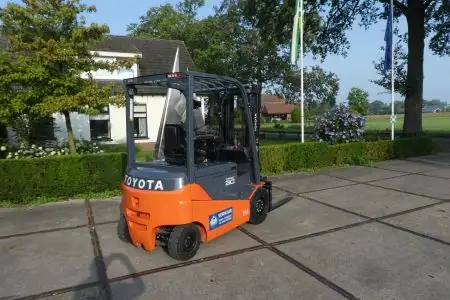 Heftruck Toyota 8FBMKT30