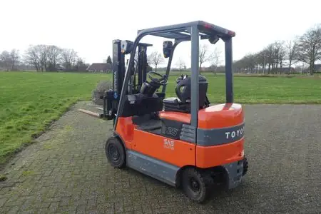 Heftruck Toyota 7FBMF25